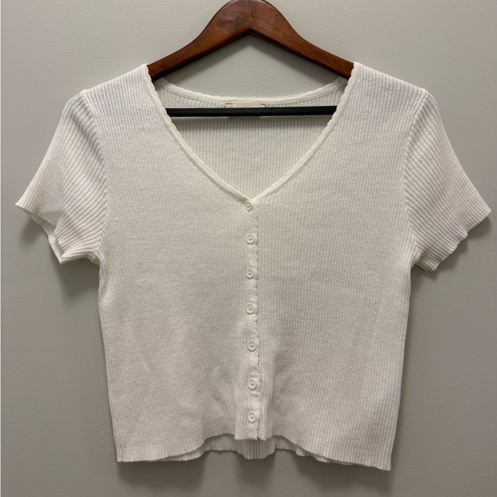 Altar’d State Cropped Ribbed V-Neck Shirt with Buttons – White, Medium